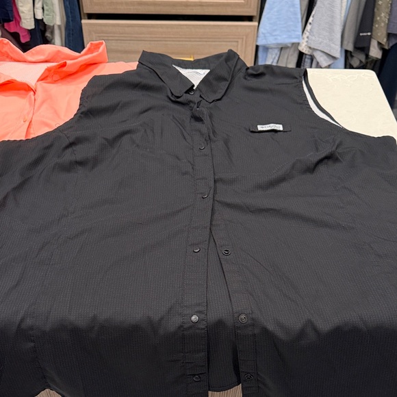 Women’s Columbia Sleeveless Shirts - set of 4 - Picture 7 of 11